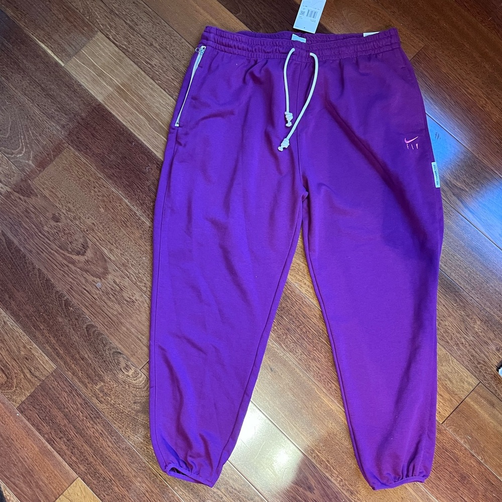 Nike Women's Dri-FIT Swoosh Fly Standard Issue Basketball Pants